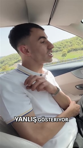 Yolda kaldık! Başımıza geleceklerin fragmanı gibi. Bu lastik kaç para ederdi ya? Hep senin yüzünden! #YoldaKaldık #ArabaSorunları #KomikAnlar #LastikPatladı