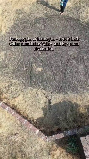 12,000-year-old petroglyphs in Ratnagiri, Maharashtra 🚩These ancient rock carvings along the Konkan coast reveal humans, animals, aquatic creatures, and mysterious geometric patterns echoes of a prehistoric civilization preserved through time.