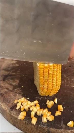 separate the corn kernels from the cob. #shorts