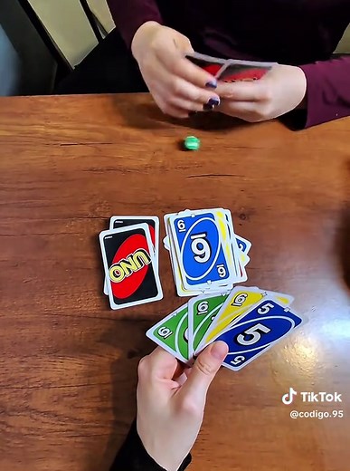 Deshazte de todas tus cartas y gana en juegos divertidos
