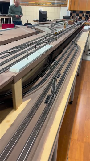 DigiMRC on Instagram: "DigiMRC is een modeltreinen vereniging in Den-Haag. Kerketuinenweg 20a Openingstijden: Ma -19 t/m 22 uur Wo - 11 t/m 16 uur #digimrc #itrain #marklin #treinbaan #modellbahn H0 3rail 2rail dinamo spoorberm piko roco trix Fleischmann kleinetreinen modelspoorbaan DenHaag modelrailway modelrailroadmodeleisenbahn modeltrains H0scale187scalemodel"