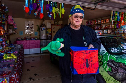 Why is there a Dinosaur House in Henderson?