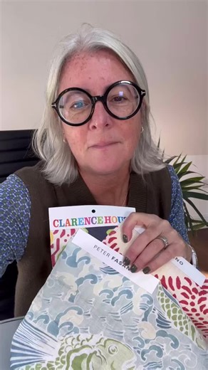 Top tips you need for working with big patterns. ⭐️ think about the scale of the furniture, a big curtain or headboard can take a big pattern. ⭐️make sure you brief the upholsterer on how you want to see the pattern. ⭐️using big patterns on small pieces like cushions or small chairs will lose the impact of the pattern ⭐️Balance big patterns with small to create a great colour scheme. ⭐️big patterns make a big impact so be brave! #colourscheme #homedecorating #homefurnishings #homedecor #homeswee