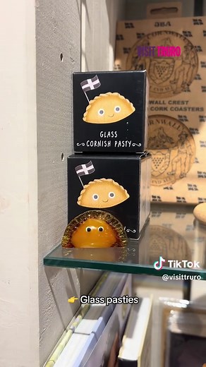 𝐒𝐭 𝐏𝐢𝐫𝐚𝐧’𝐬 𝐃𝐚𝐲 𝐏𝐫𝐞𝐩𝐚𝐫𝐚𝐭𝐢𝐨𝐧𝐬 〓〓 Are you ready for St Piran's Day? 🤔 This Thursday (5th March), Truro will be celebrating all things Cornwall for St Piran's Day - and we can't wait! Whether you’re taking part in the parade, watching the celebrations, or a local business getting creative for the St Piran’s shop window competition, we can help you! From Cornish flags to a fantastic range of Cornwall-inspired merchandise, visit our shop on Boscawen Street this week to stock up