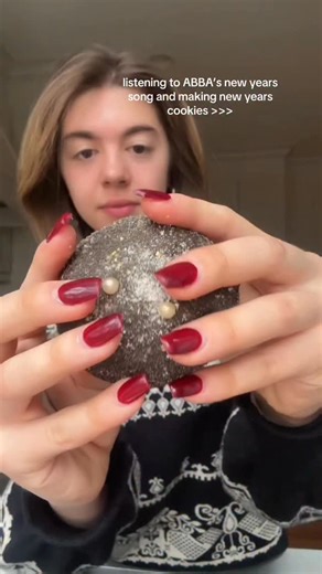 livia | identical recipes | Oreo cheesecake new years cookies 🍾 5 days till 2026 👀 cookie dough • butter • brown sugar + granulated sugar • egg • vanilla • molasses... | Instagram