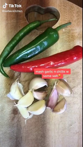 Lebanese food is my fave food😋🇱🇧 #lebanesefood #lebanese #arab #fyp #viral #foryoupage #foryou #food #cupboardcoooking #houseoftiktok