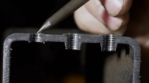Engineer Makes Thread On Lathe Special: стоковое видео (без лицензионных платежей), 1104245775 | Shutterstock