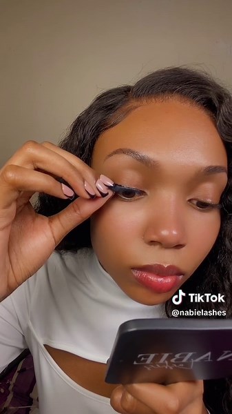 Cómo usar pestañas magnéticas para un look perfecto