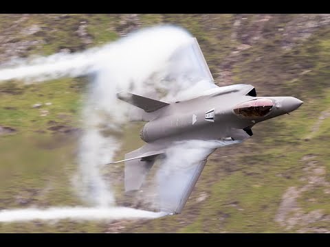 US Airforce F35's flying low level through the Scottish Higlands 4K