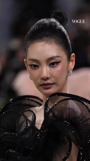 #aespa #NINGNING は #GUCCI のドレスで #metgala デビューを飾った🖤✨ #metgala26