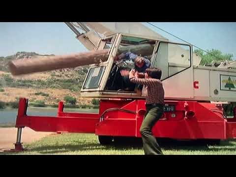 The Incredible Hulk Triangle Hulk throws log at crane truck scene