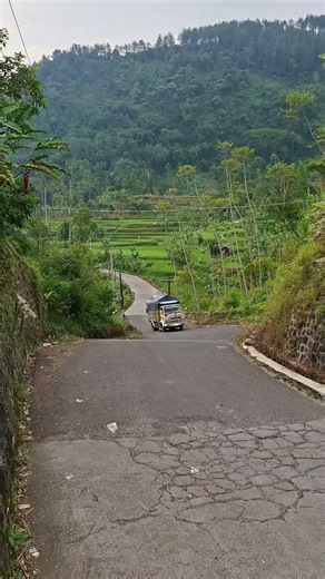 🚌 Extreme Off-Road Bus Journey: Navigating the Impossible! #ShortVideos #OffRoad #AdventureTravel🚙🚙