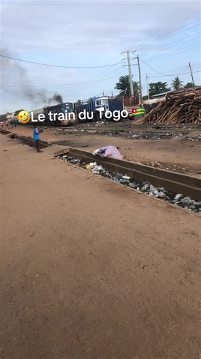 Le train du Togo — vidéo du plus grand train sur wagon