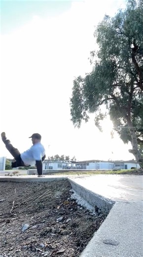 Lipslide The Corner To Nose Manual. #skateboarding