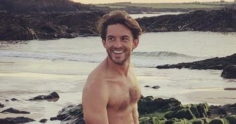 Jonathan Bailey’s Beach Abs Are the Real Show