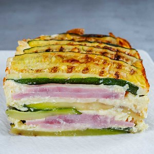 Dîner parfait pour l'été, tarte aux courgettes au jambon et fromage à pâte pressée | Cookrate - France