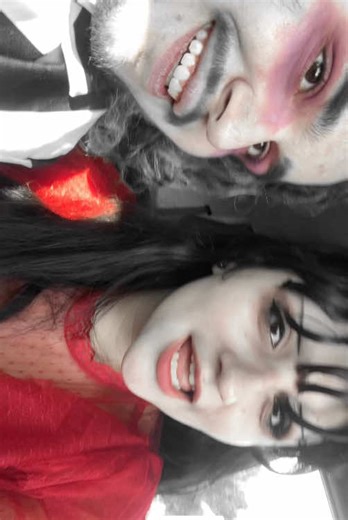 Beetlejuice y Lydia en TikTok: Cosplay y Diversión