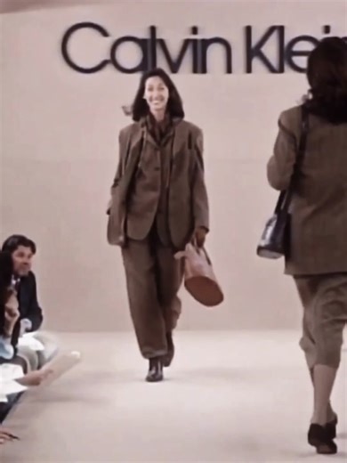 Gisele Zelauy: Modelando com o Poder do Charme