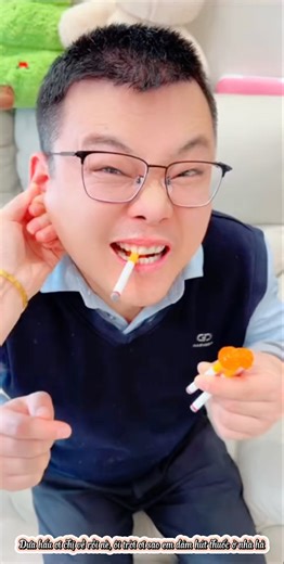REVIEW: Are cigarette-shaped lollipops real? #shortsviral #funnyshorts