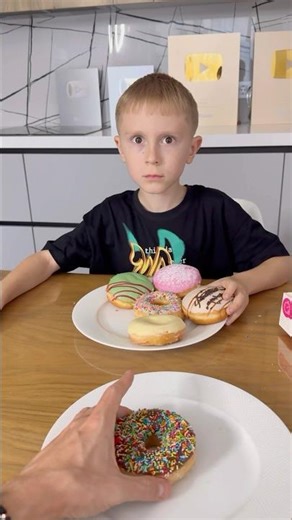 Sharing candy with dad 😕😂 filaretiki family✨ #shorts