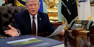 White House seeks 'sycophant interns' willing to work for free as economy crumbles: report
