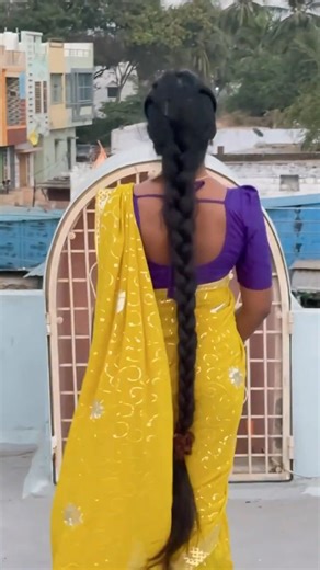 That saree walk hits different ✨ #youtubeshorts #sareelove #sareelook #indianfashion #traditional