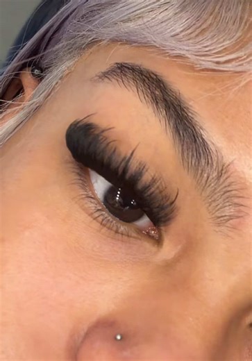 Layering Lashes: A Step-by-Step Guide