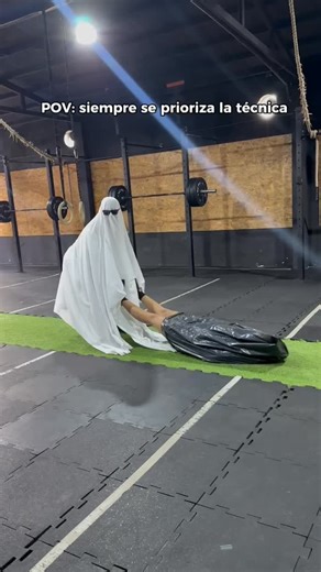Freedom box on Instagram: "👻 No importa en qué situación te encuentras, siempre prioriza la técnica 😂😅 👻 #crossfit #box #entrenamiento #crossfitesmipasion #crossfitgoals #crossfiters"