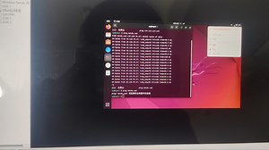 运行虚拟机Ubentuping百度ping不通的情况下先点击虚拟机里面右上角的三个正方形组成的WiFi链接，点击关闭，然后再次打开，这样就可以ping通了……