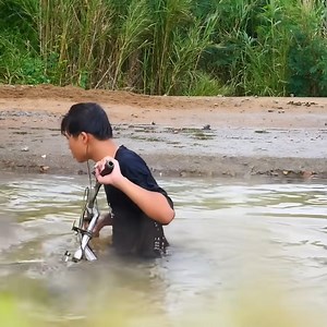 626K views · 13K reactions | Còn gì cay hơn khi lũ bạn biết mình thất tình 沈沈沈#TQ97 #meme #TuanTreTrau #reelsvn | Trường Quân TQ97 | Facebook