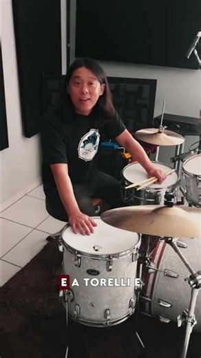 Direto da fábrica da Torelli, tive a honra de tocar em uma Pinguim