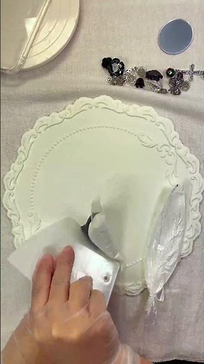 Creating a Custom Phone Case with Cream Silicone - DIY Guide