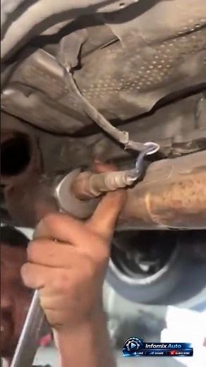 Remove and Replace a Faulty Oxygen Sensor (O2 Sensor) Like a Pro! 🚗🔧 #mechanic #mechaniclife