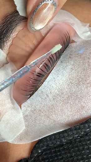 1.8M views · 2.6K reactions | Hướng dẫn uốn mi | Bi | Facebook