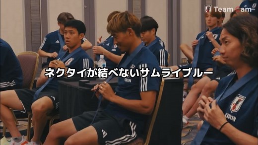 サムライブルー：スーツのネクタイを結ぶサムライルール