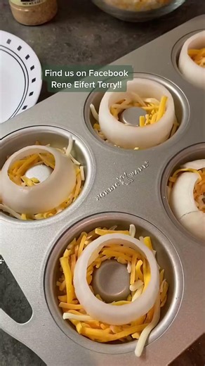 I made onion rings in a DONUT PAN and my mind is blown 🧅🤤