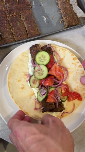 Sheet Pan Middle Eastern Beef Kebabs 🥩🥬🫓 Find the recipe at Ontrac5.com