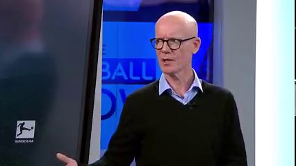 🗣️ "Leah Williamson has been as lucky as Rebecca's been unlucky." 🗣️ "It's just a decision that you have to expect that went west." Dermot Gallagher, Sue Smith and Stephen Warnock take a look at the incident in Chelsea and Arsenal's WSL clash where Leah Williamson handled the ball but a penalty wasn't given 🤔 | Sky Sports Football
