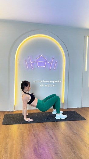 353 reactions · 38 shares | Workout para brazos y tren superior sin equipo, ideal si estás de viaje. Vas a hacer los ejercicios como un circuito, haces 40 segundos cada ejercicio (o puedes hacer 10-12 repeticiones) y al terminarlos descansa por 1 min. Hazlo 3 veces. Los ejercicios: - Cobra push ups - Shoulder taps + Front taps - Push ups - Back extension - Dips + Crab toe touches #workout #upperbodyworkout #ejercicio #ejerciciosencasa | Sofia Larios | Facebook