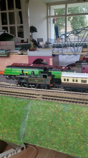 OO Dapol 0-4-2 B.R. 1466 with a GWR autocar