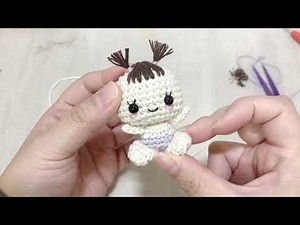 うちの子あみぐるみ♡前髪多めちゃんを作っています。髪の毛の付け方から顔と胴体の合体まで