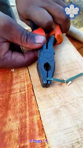 釘の先端を曲げて再び打ち込む！？驚きの固定技術！🔨📏