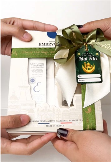 Your love language this Ramadan? Giving gifts. 🌙 Our Ramadan Hampers are ready to make every gesture more meaningful. Thoughtfully curated skincare for the ones you care about 🤍 Limited stock available. #EmbryolisseOfficial #DermaSkincare #DermaMoisturizer #Moisturizer