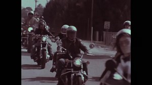 こちらは1978年当時の『デイトナバイクウィーク』記録映像。あ～、一緒に走りたい～～🤣 #ハーレー #harley #ハーレーダビッドソン #harleydavidson #バイク #bike #オートバイ #motorcycle #イベント #event #デイトナバイクウィーク #daytonabikeweek #歴史 #history #heritage #アーカイブ #アーカイヴ #archive #フロリダ #florida #ご安全に #staysafe #1978年 #自由 #freedom | Harley-Davidson Japan / ハーレーダビッドソン ジャパン