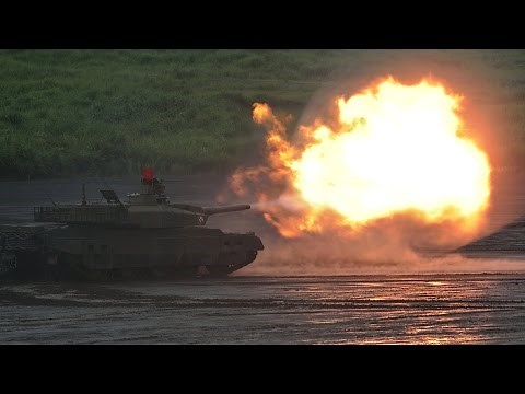 [All shots hit] Japan's Type 10 Main Battle Tank slalom shooting live fire (with subtitles)
