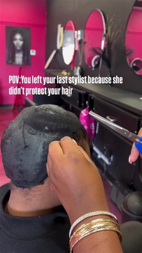 😅Glue isn’t the reason your hair is coming out it’s your stylist prep😬 Crazy enough quickweaves are one of the most effective protective styles either proper scalp care and maintenance. The style can EASILY last 3-6 weeks! Have you been wanting to step outside of your comfort zone? Ready for long bundles season but hate sewins😭? Use the link in my bio to schedule your Glueless Quickweave TODAY!!!! Follow for more🤍