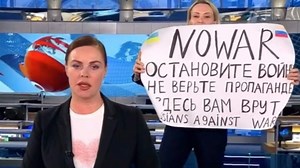 Marina Ovsyannikova, Swimmer Who Protested War on Russian Television, Fined