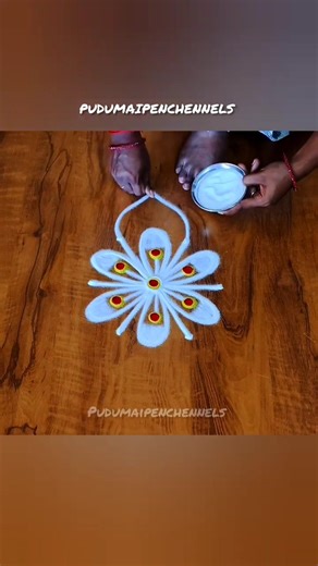 daily use rangoli design with dots #shorts #trendy @PUDUMAIPENCHENNELS