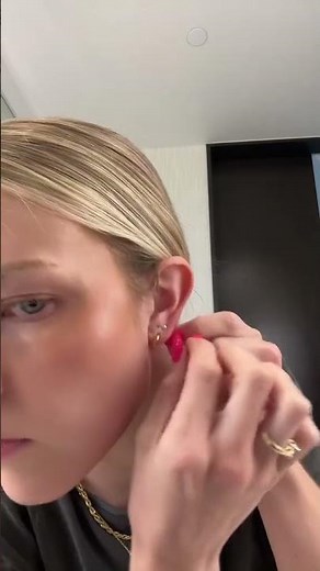 How to remove flat back earrings