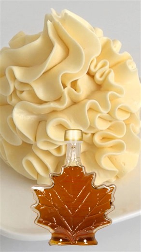 13K views · 100 reactions | Maple Cream Cheese Buttercream  Recipe in comments ⬇️ | Cupcake Savvy | Facebook